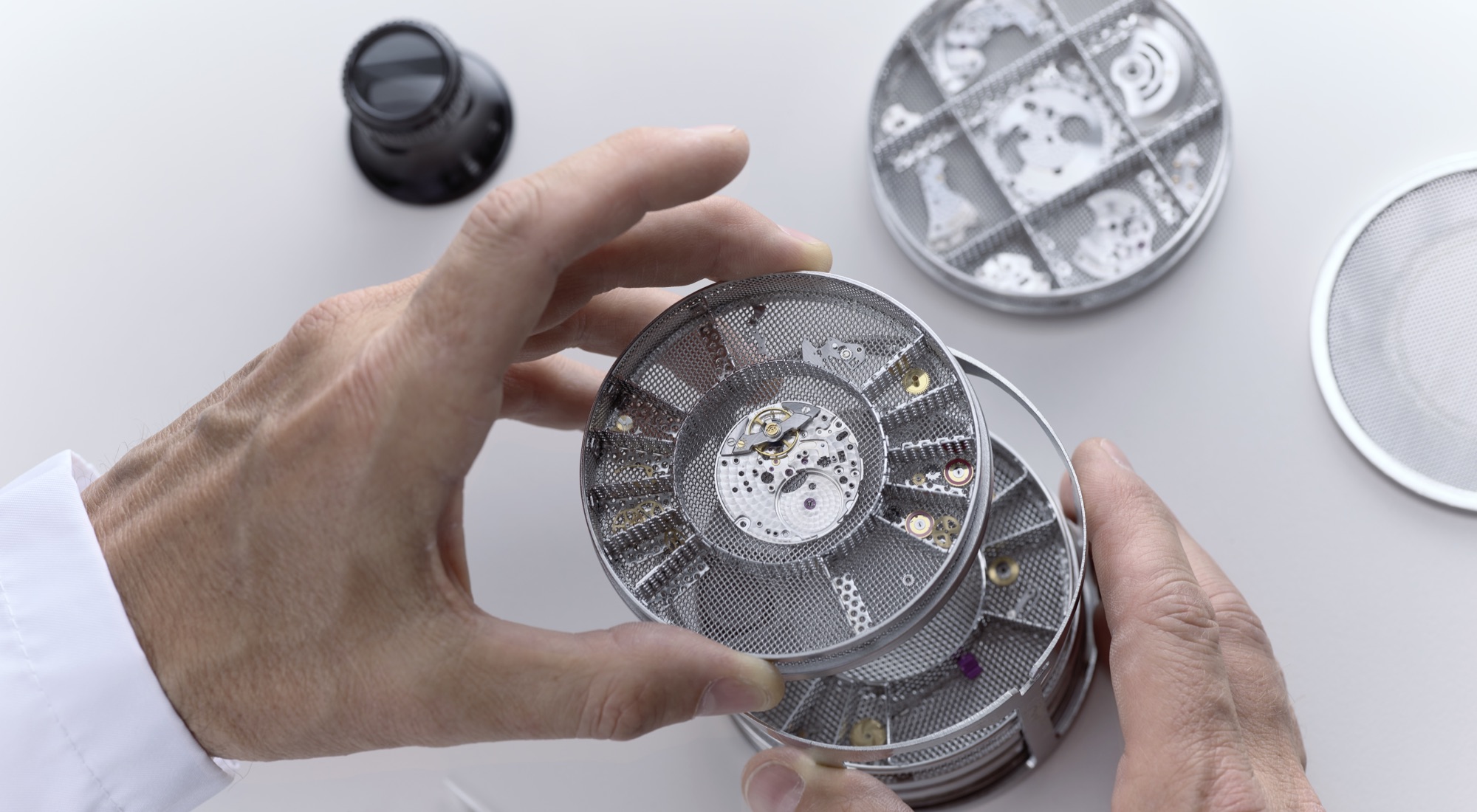 Rolex servicing procedure 4