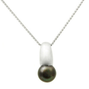 18ct White Gold Black Pearl Pendant & Chain