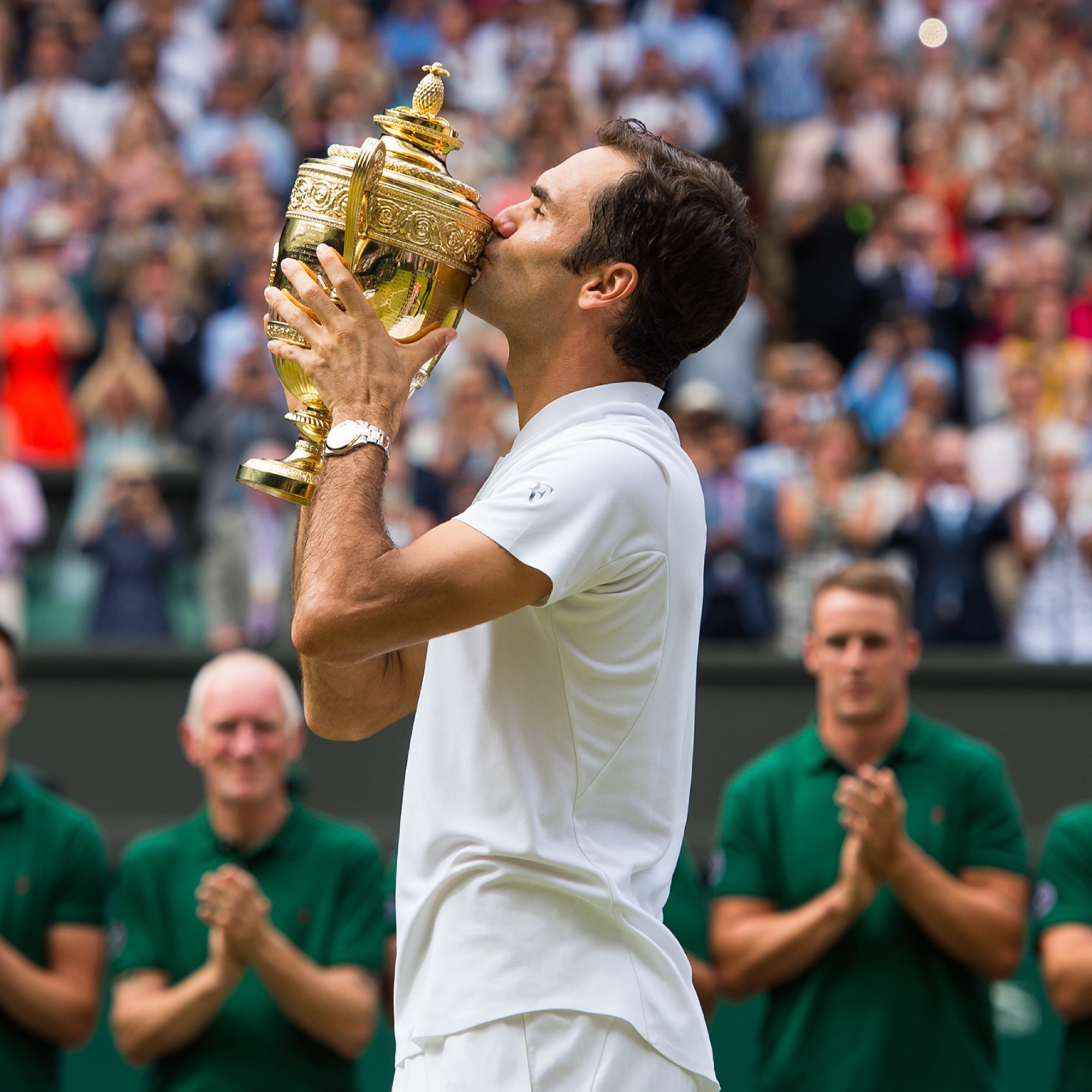 Roger Federer kissing the cup at Wimbledon 2024
