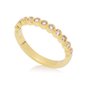 An 18ct yellow gold round brilliant cut diamond half eternity ring in a millegrain setting.