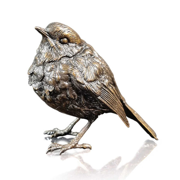 Made from solid foundry bronze, this piece depicts a robin standing to attention.
