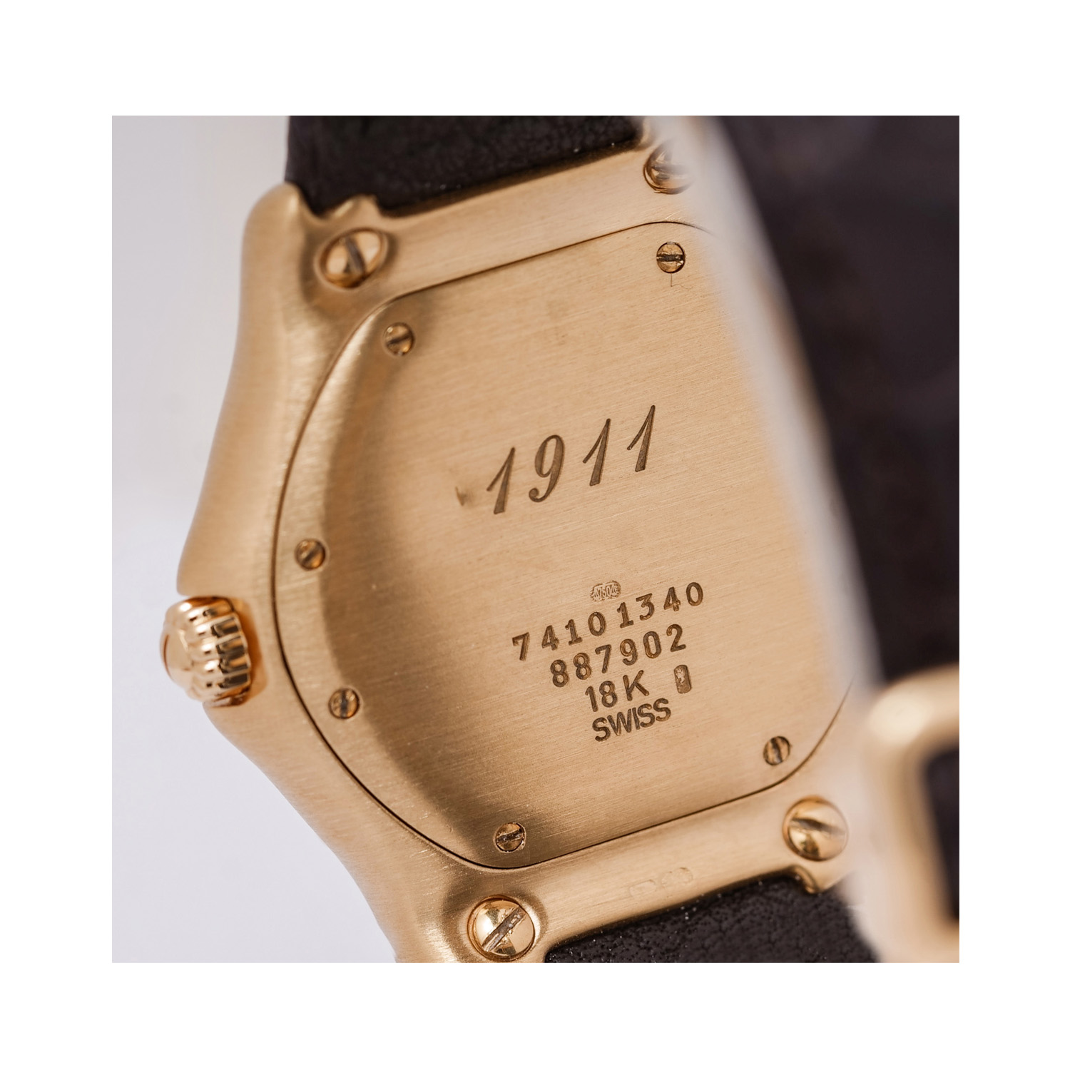 Ebel, 1911 with a 36mm 18ct yellow gold case with a brown crocodile leather strap featuring a date function and a cream dial.