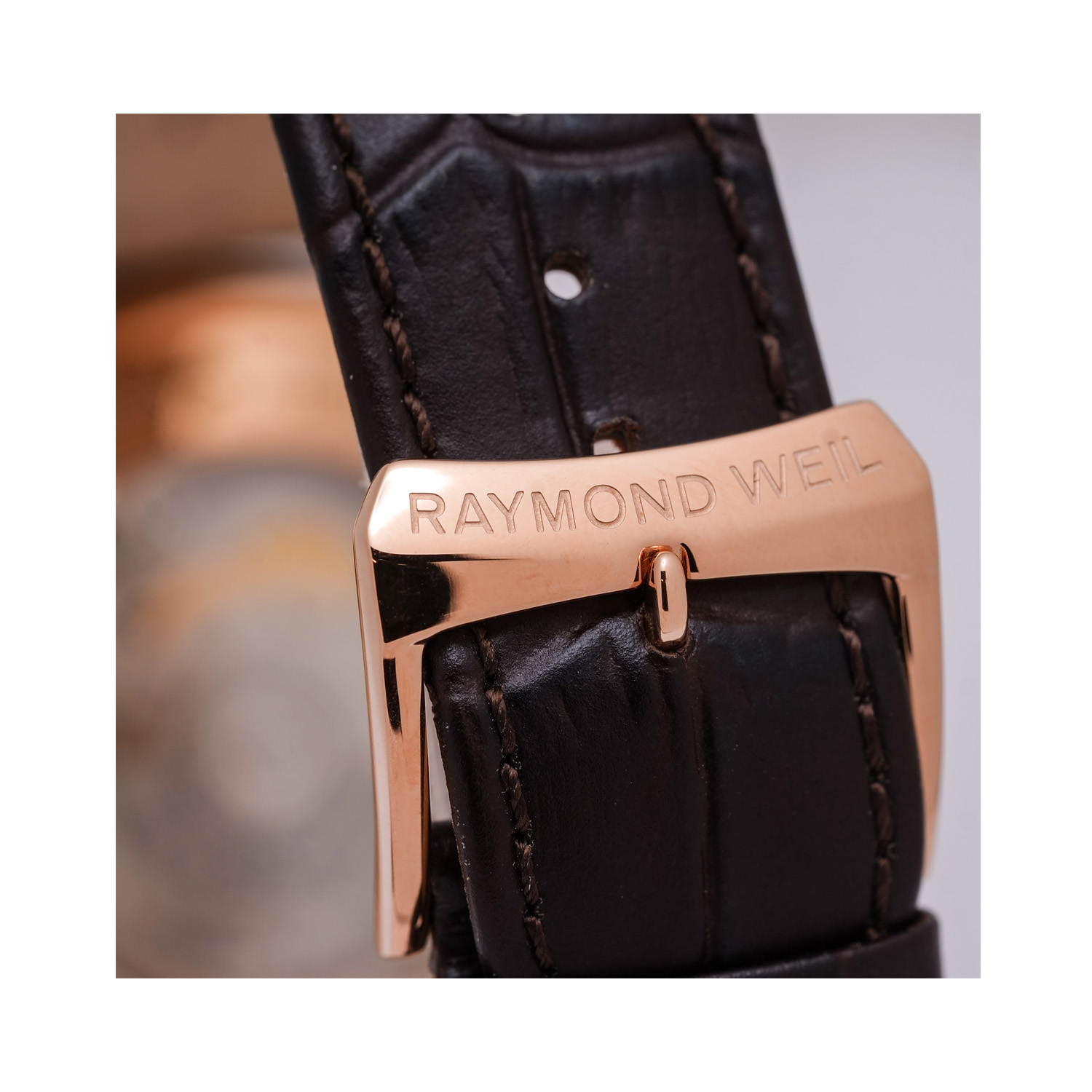 Raymond Weil, Maestro Silver, Automatic Men's Watch Raymond Weil, Maestro with a 41.5mm stainless steel rose gold PVD coated case and a leather strap featuring a chronograph and a silver dial.