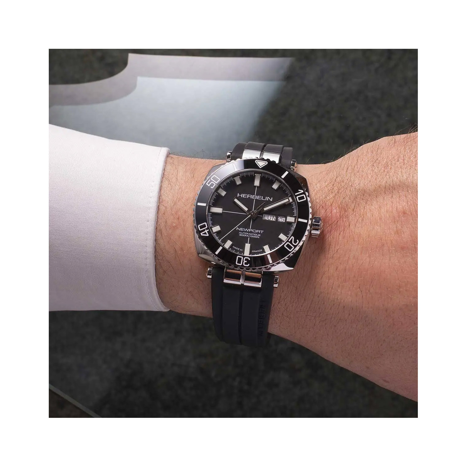 Herbelin, Newport Diver with a 42mm stainless steel case and a black rubber strap featuring a day date function and a black dial and ceramic bezel.