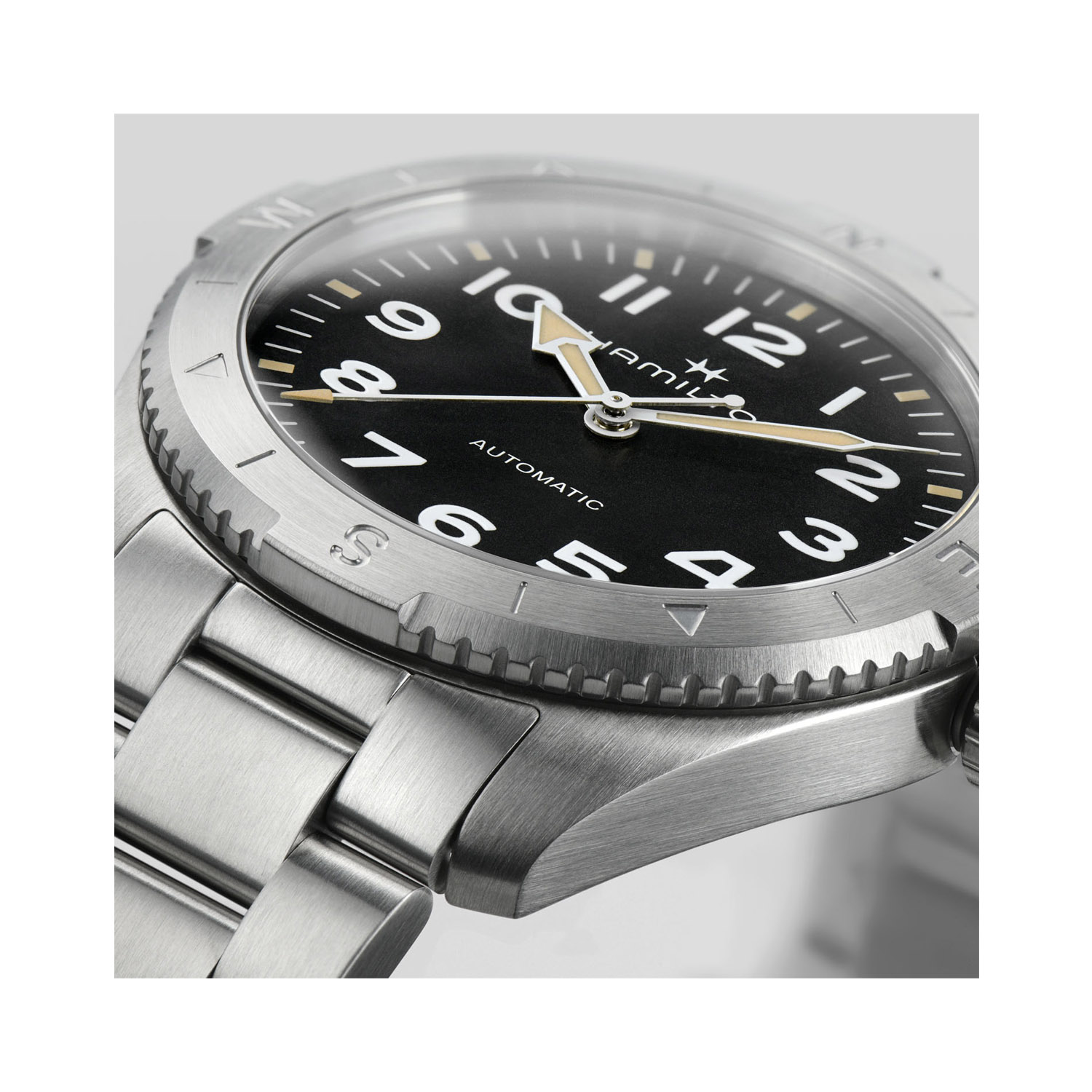 Hamilton, Khaki Field Expedition with a 41mm stainless steel case and bracelet strap featuring a black dial with a silver compass bezel.