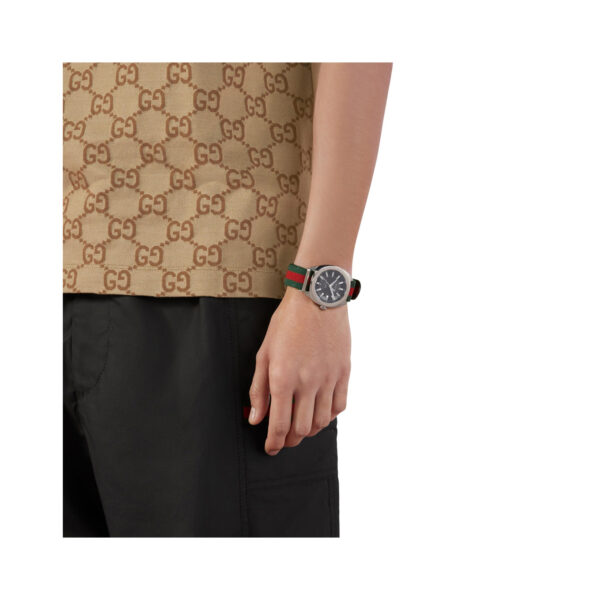 Gucci GG2570 with a 41mm stainless steel case and a red and green nylon strap featuring a date function and a black dial.