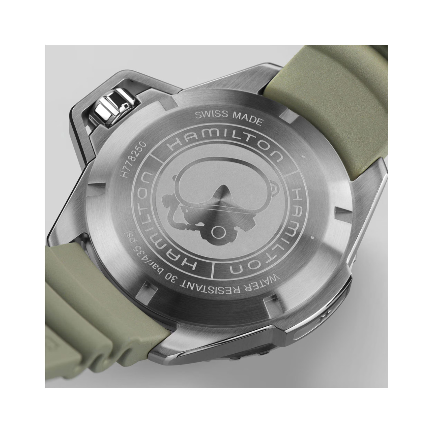 Hamilton, Khaki Navy Frogman, Automatic Men's Watch Hamilton, Khaki Navy Frogman with a 46mm stainless steel case and a green rubber strap featuring a black dial and bezel.