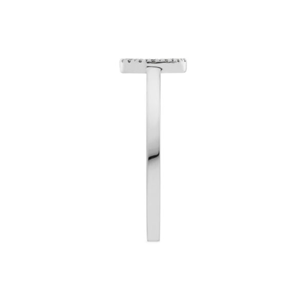 An 18ct white gold round brilliant cut diamond set ring from the Gucci Interlocking collection.