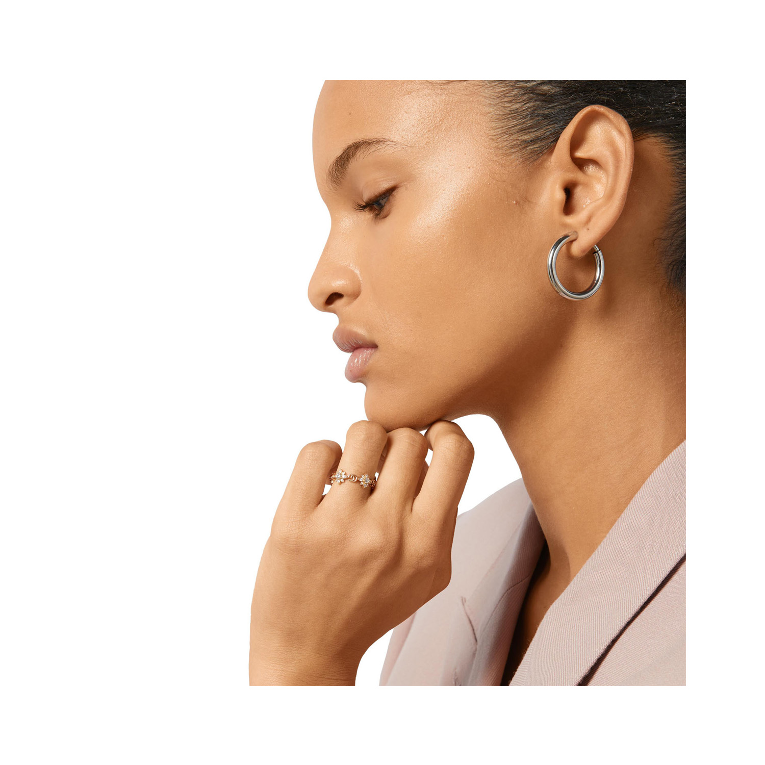 An 18ct rose gold diamond set ring from Gucci's Flora collection.