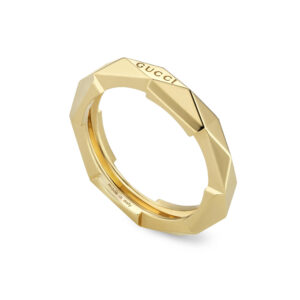 An 18ct yellow gold studded ring with a ‘Gucci’ engraving from the Gucci Link to Love collection.