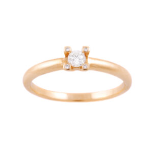 An 18ct yellow gold round brilliant cut diamond ring in a four claw setting with four diamond points.