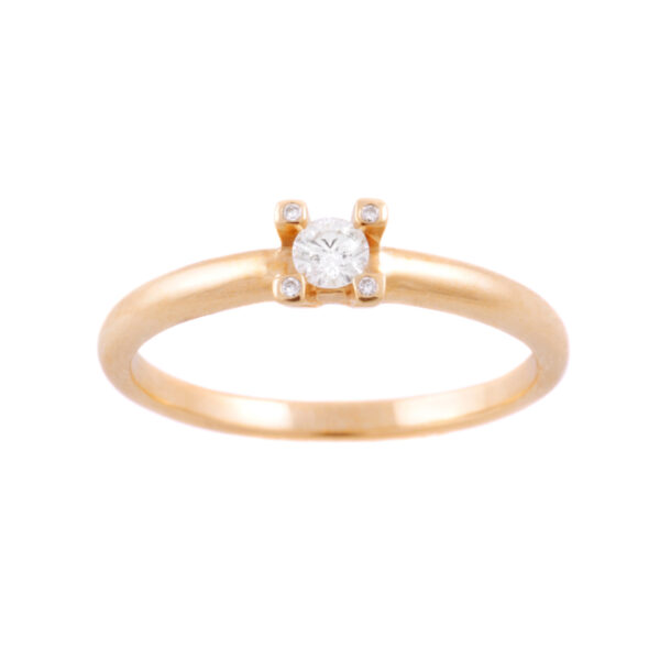 An 18ct yellow gold round brilliant cut diamond ring in a four claw setting with four diamond points.