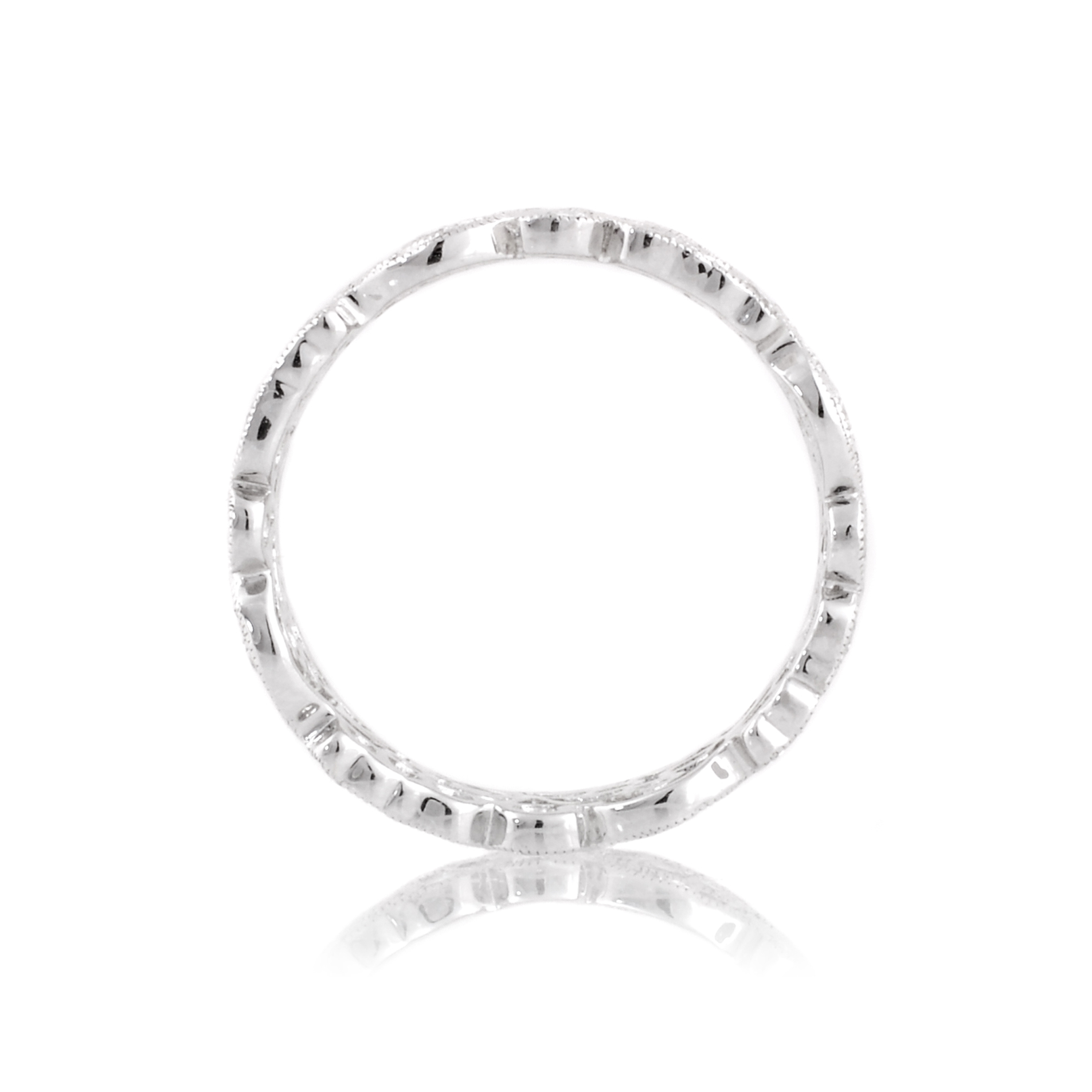 18ct White Gold Diamond Flower & Leaf Band An 18ct white gold, intricate diamond set flower and leaf ring in a band style.