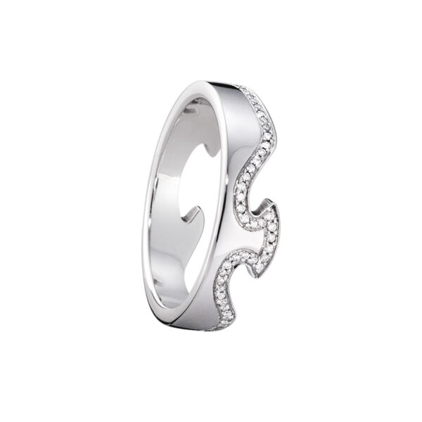 An 18ct white gold Fusion end ring set with diamonds along the edge from Georg Jensen's Fusion collection.