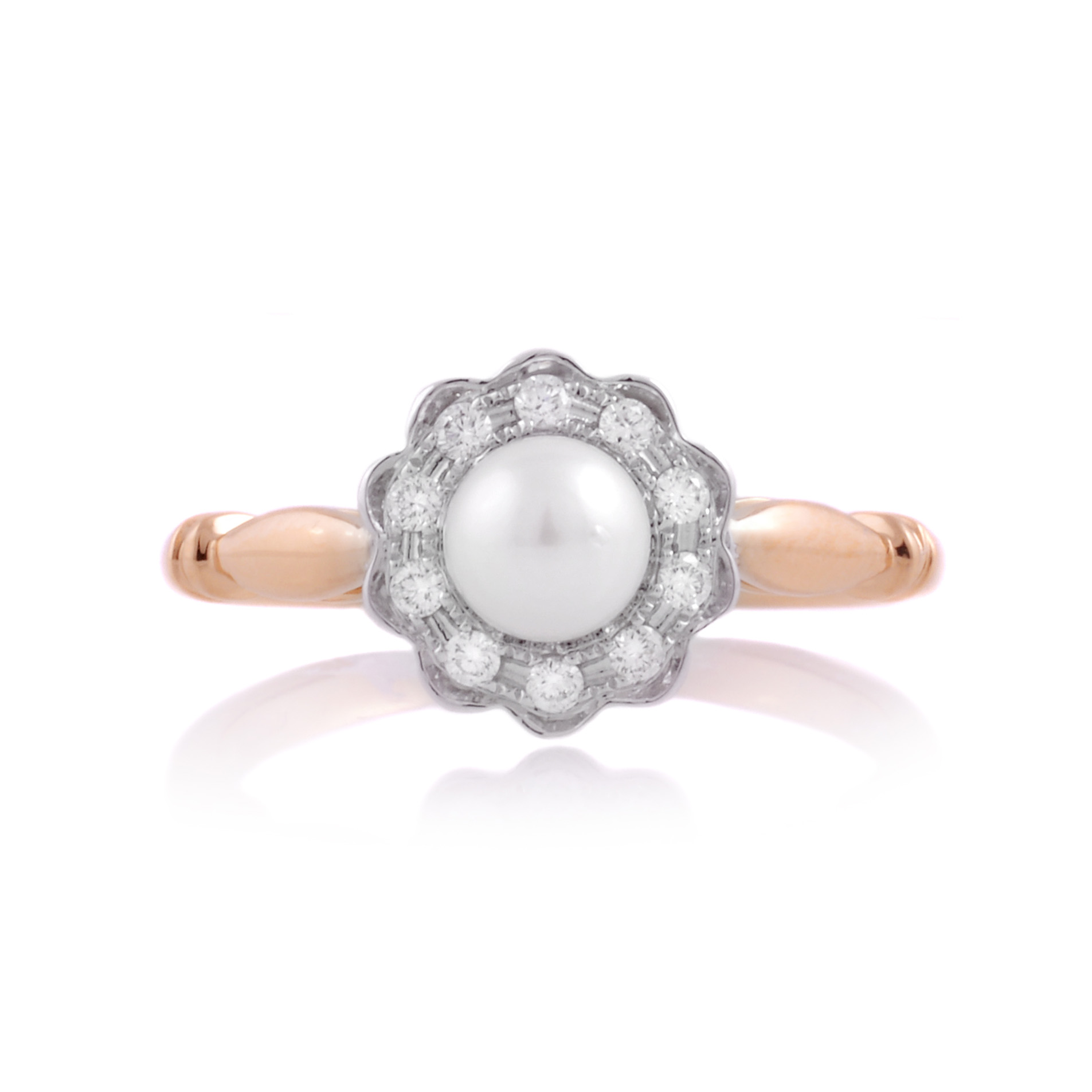 18ct Yellow Gold Pearl & Diamond Set Cluster Ring An 18ct yellow gold, pearl and diamond cluster ring.