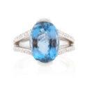 An 18ct white gold large aquamarine and diamond set dress ring with diamond set split shoulders.