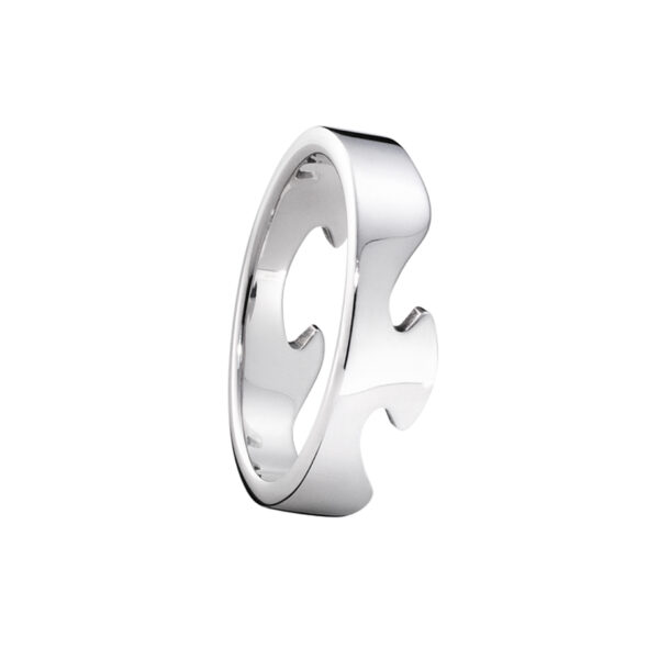An 18ct white gold, polished Fusion end ring from Georg Jensen's Fusion collection.