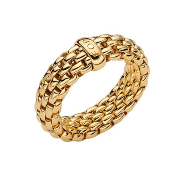 An 18ct gold Flex’It ring belonging to FOPE’s Essentials collection.