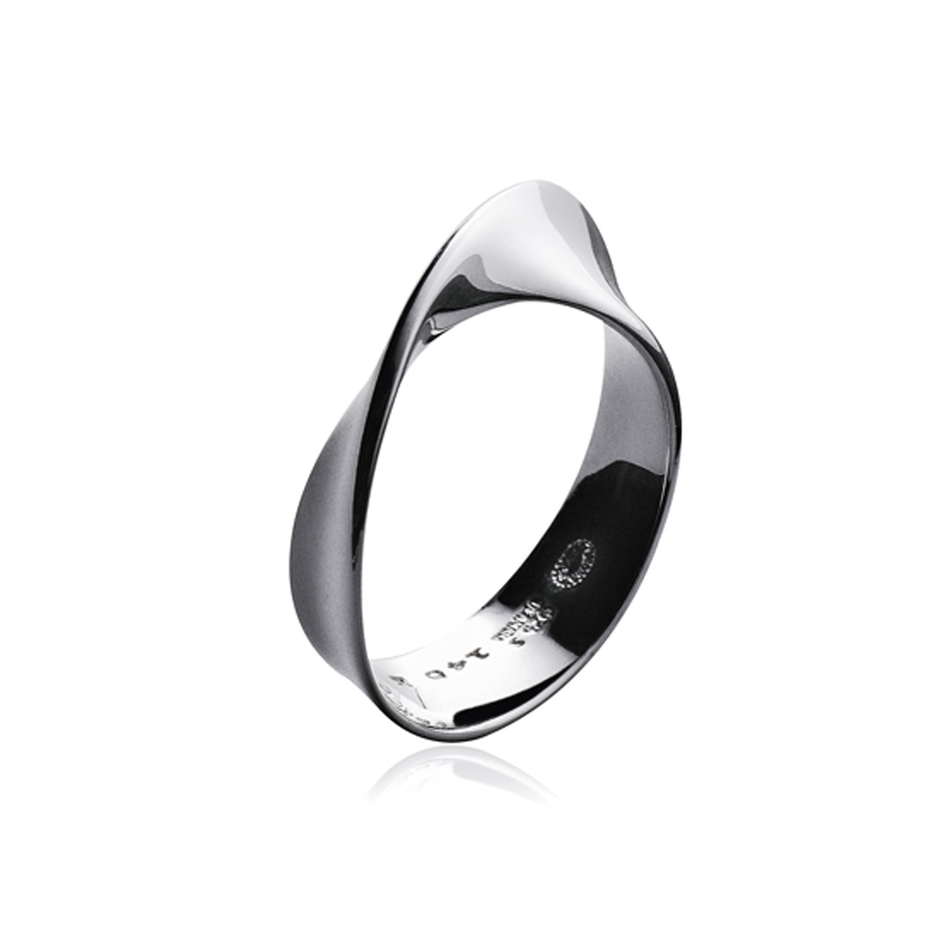 754Georg Jensen, Sterling Silver Möbius Ring9051.jpg A sterling silver, polished twist ring belonging to Georg Jensen's Möbius collection.