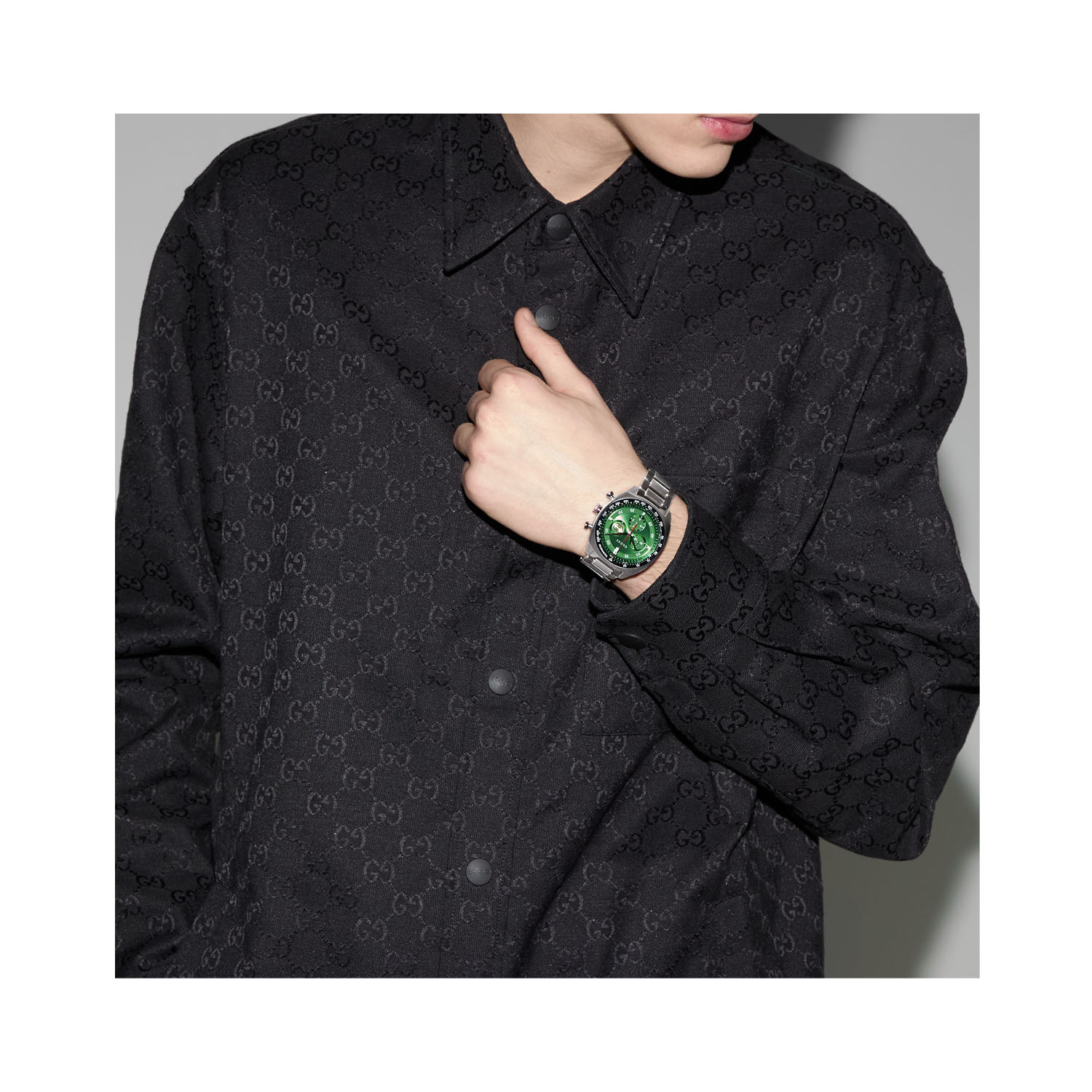Gucci Interlocking Green, Quartz Men's Watch Gucci Interlocking with a 41mm stainless steel case and bracelet strap featuring a chronograph on a green dial with a black bezel.