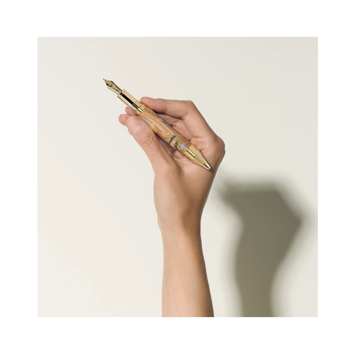 Montblanc, Masters of Art Homage to Pierre-Auguste Renior Limited Edition 4810 Fountain Pen Montblanc, Masters of Art Homage to Pierre-Auguste Renior Limited Edition 4810 Fountain Pen crafted in ultramarine precious resin featuring a gold-coated clip and a solid gold Au 750 nib.