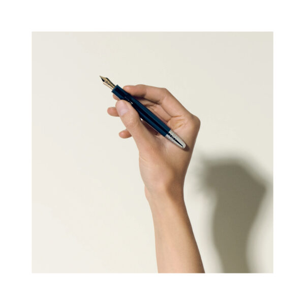 A Montblanc, Meisterstück Around The World In 80 Days LeGrand Fountain Pen crafted in dark blue precious resin featuring a 14ct gold nib marked with 14/11 and 21/12 – a reminder of Mr Fogg’s departure and return dates.