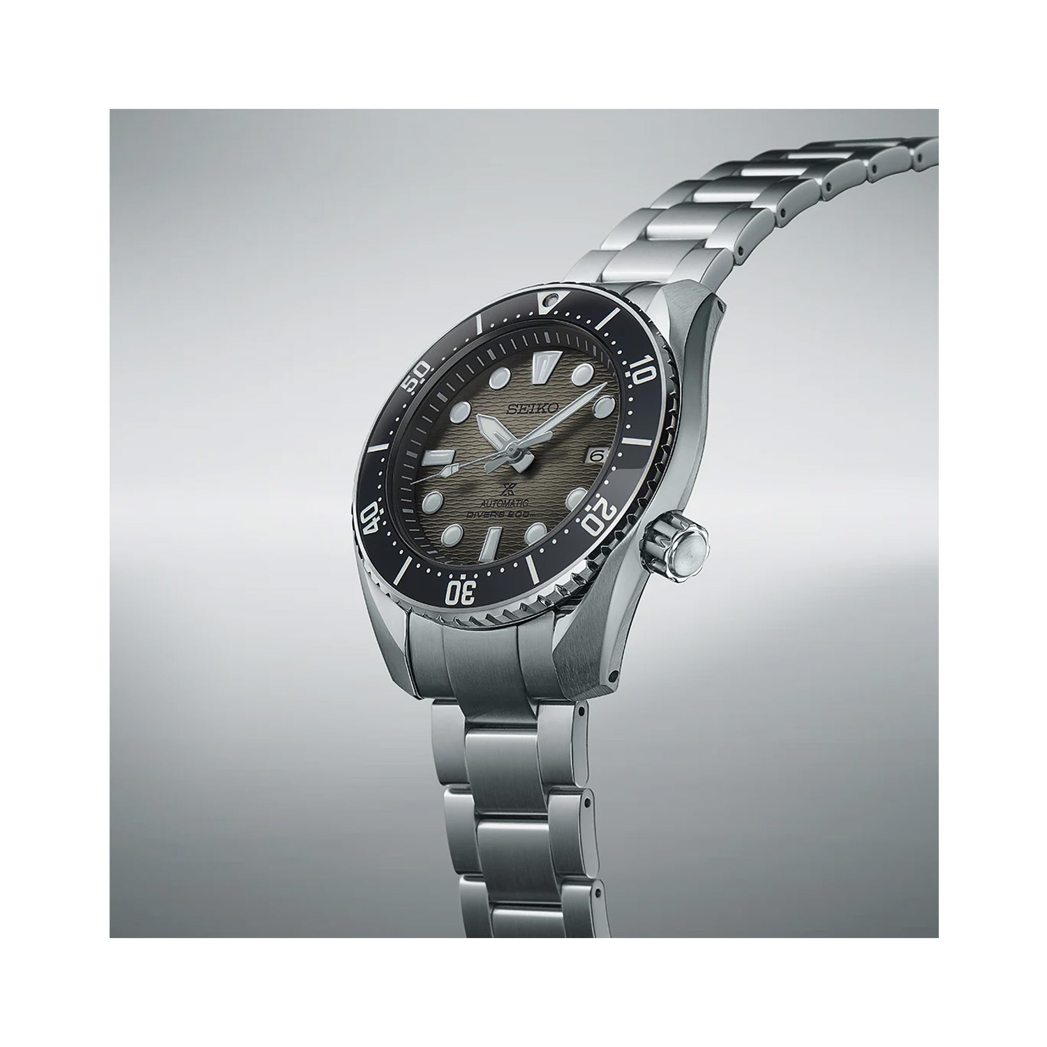 Seiko, Prospex 'King Sumo' Grey Gradation Diver with a 45mm stainless steel case and bracelet strap featuring a date function and a grey patterned dial with a black bezel.