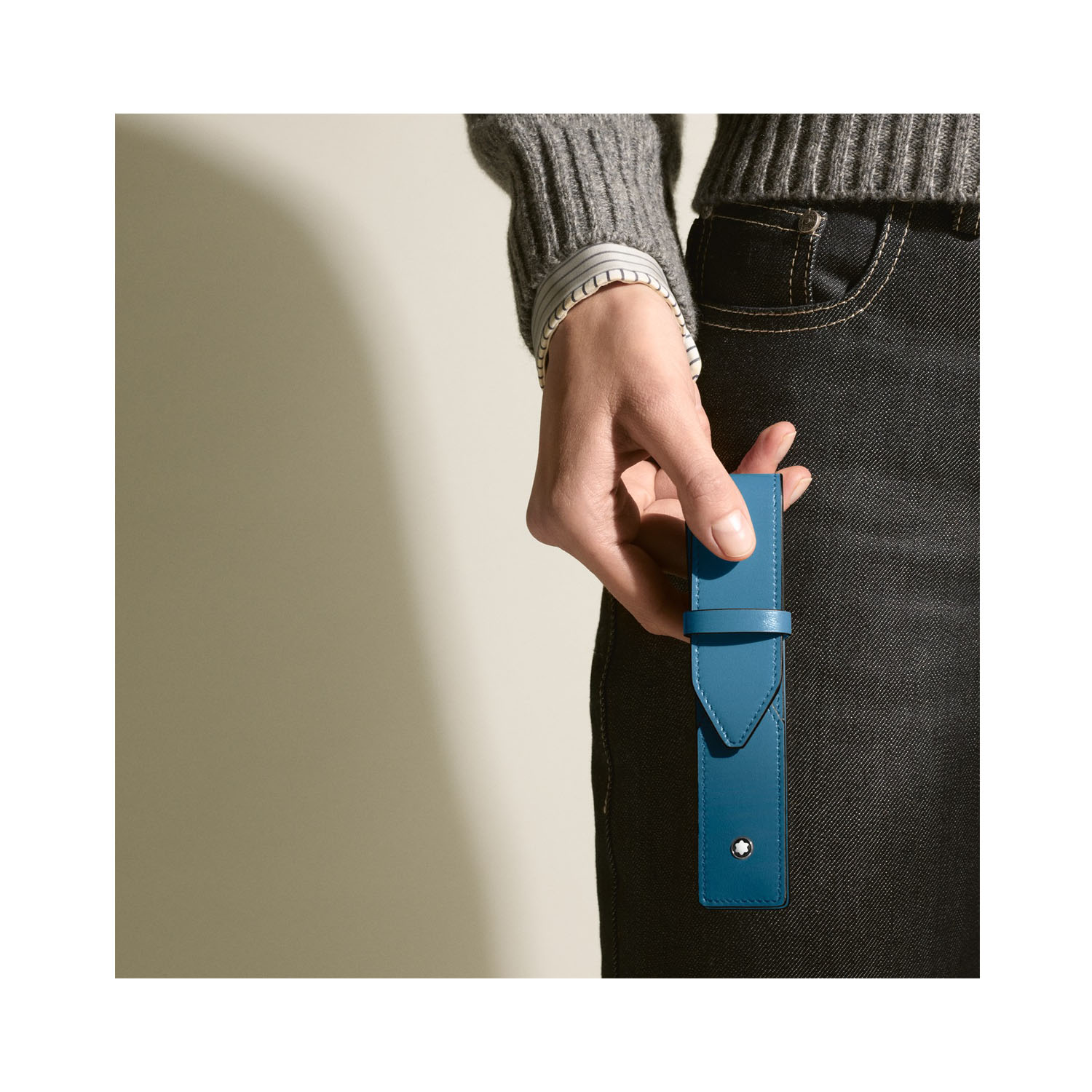 Montblanc, Meisterstück Smoky Blue 1 Pen Pouch A Montblanc, Meisterstück smoky blue pen pouch crafted in full-grain calfskin leather designed to hold one writing instrument.