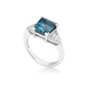 An 18ct white gold square cut aquamarine and brilliant cut diamond three stone ring, with brilliant cut diamonds set to the shoulders.
