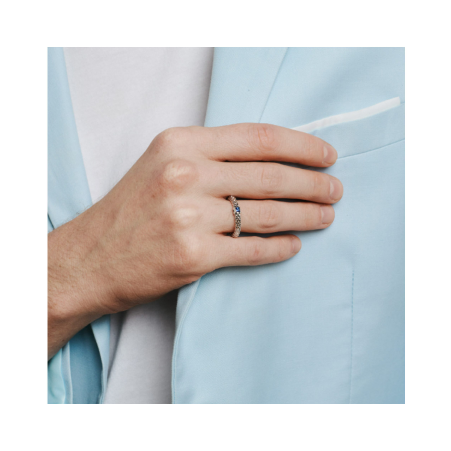 FOPE, Souls Collection, 18ct White Gold Sapphire Flex'It Ring An 18ct white gold Flex'It bracelet set with a single blue sapphire belonging to FOPE's Souls collection.