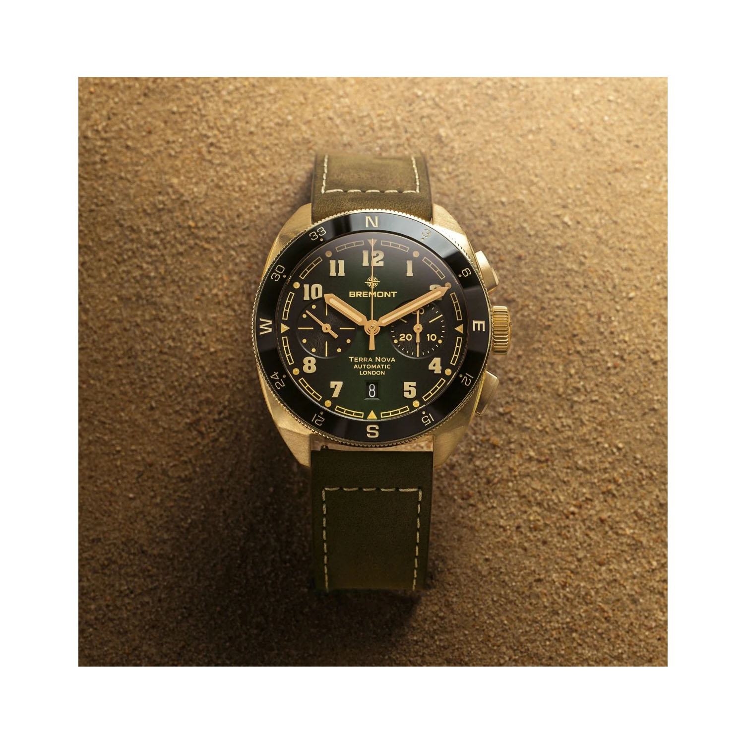 Bremont, Terra Nova 42.5 Chronograph Bronze, Automatic Men's Watch Bremont, Terra Nova 42.5 Chronograph Bronze with a 42.5mm cupro-aluminium bronze caze and a khaki green nubuck leather strap featuring a date function and chronograph on a gradient green dial.