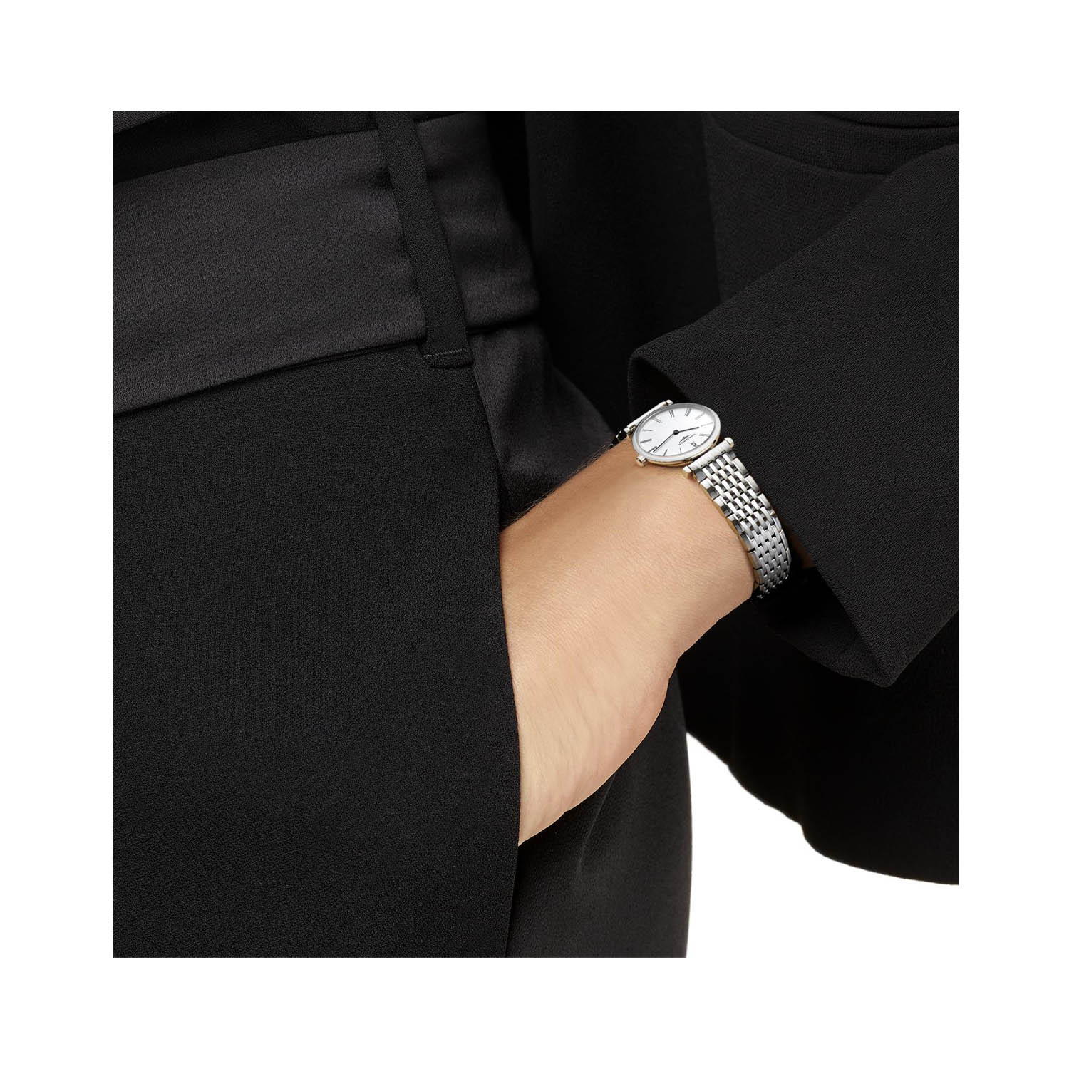 Longines, La Grande Classique with a 24mm stainless steel case and bracelet strap featuring a white dial.