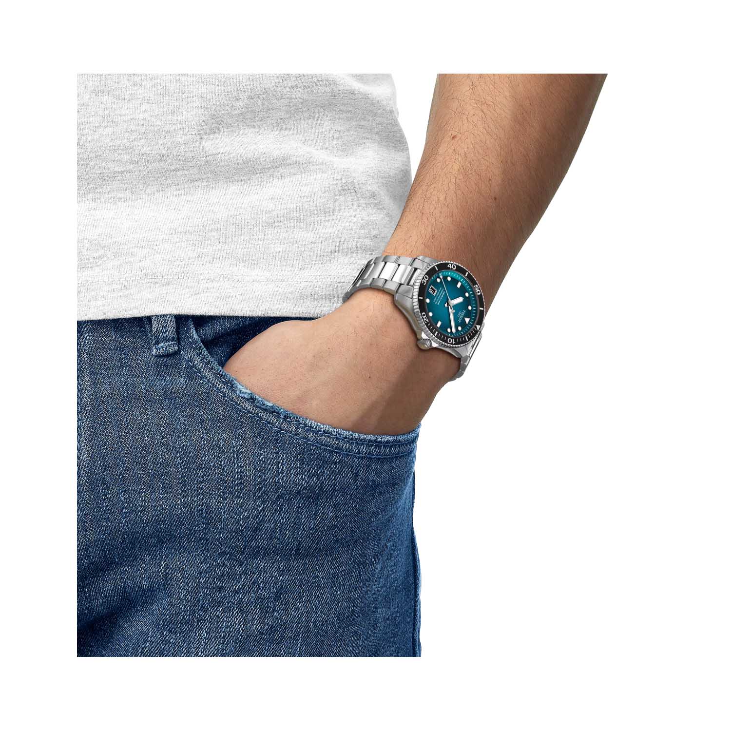 Tissot, Seastar 1000 with a 40mm stainless steel case and bracelet strap featuring a date function on a graded turquoise-black coloured dial.