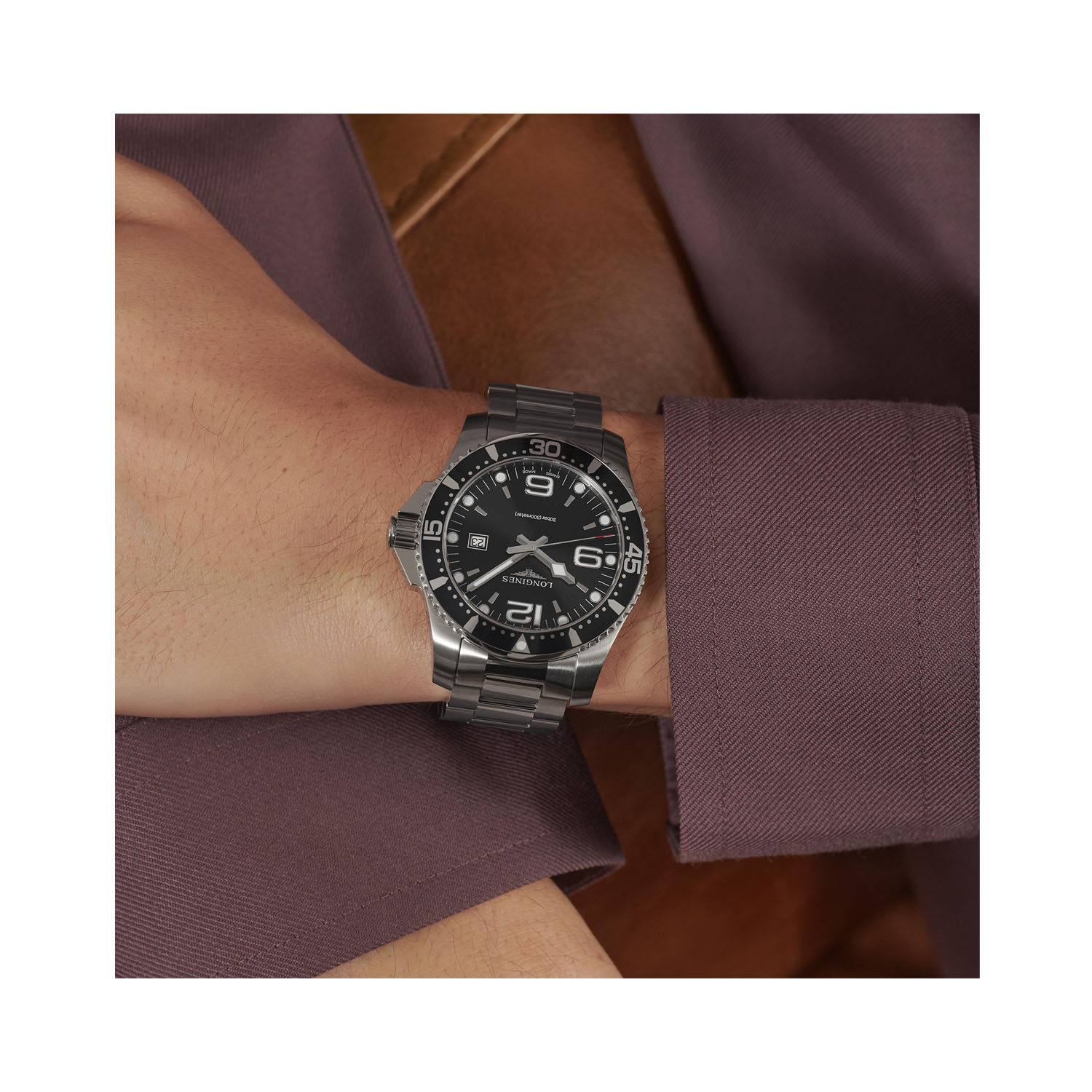 Longines, HydroConquest Sunray Black, Automatic Men's Watch Longines, HydroConquest with a 41mm stainless steel case and bracelet strap featuring a date function and a sunray black dial and bezel.