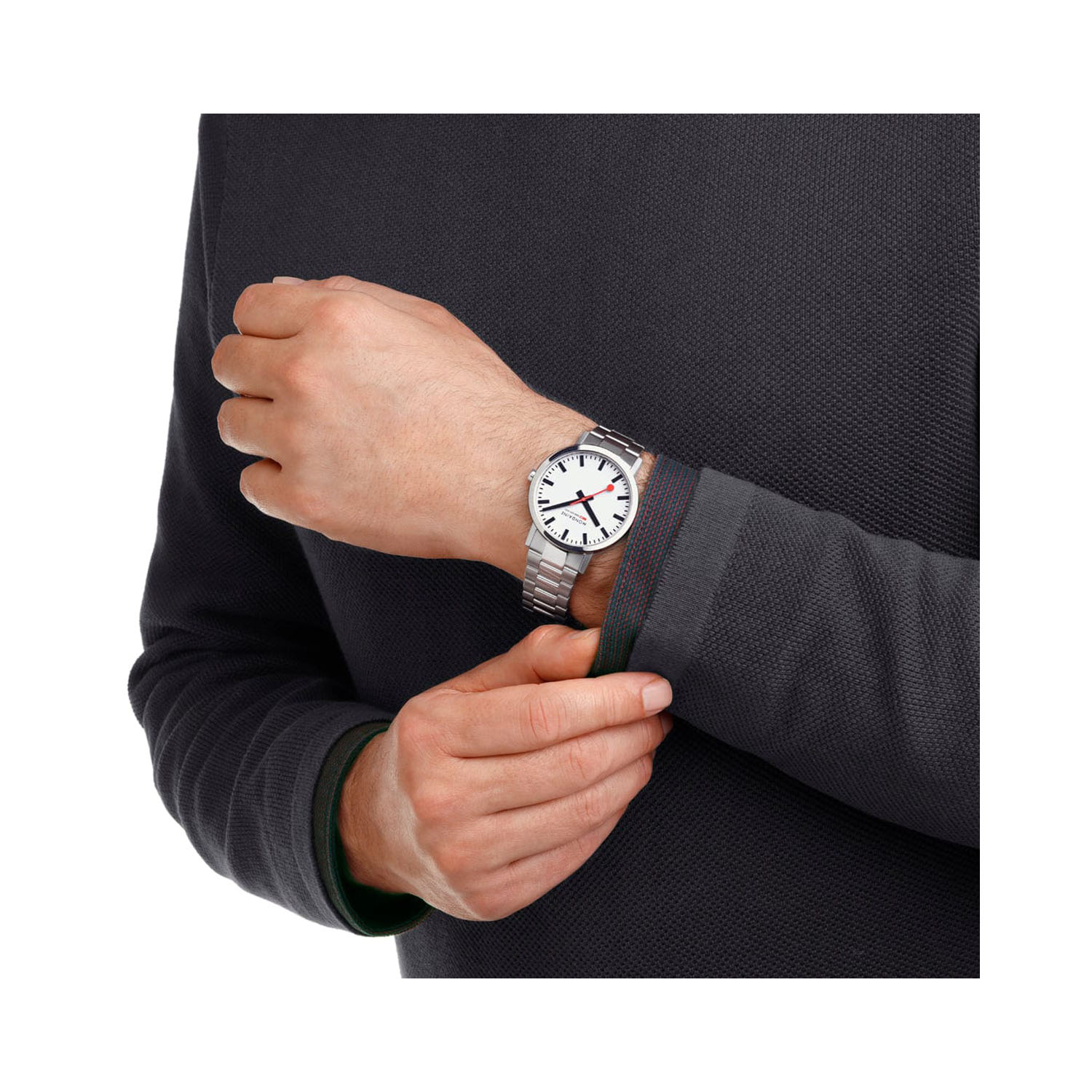 Mondaine, Classic White, Quartz Men's Watch Mondaine, Classic with a 40mm stainless steel case and bracelet strap featuring a white dial.