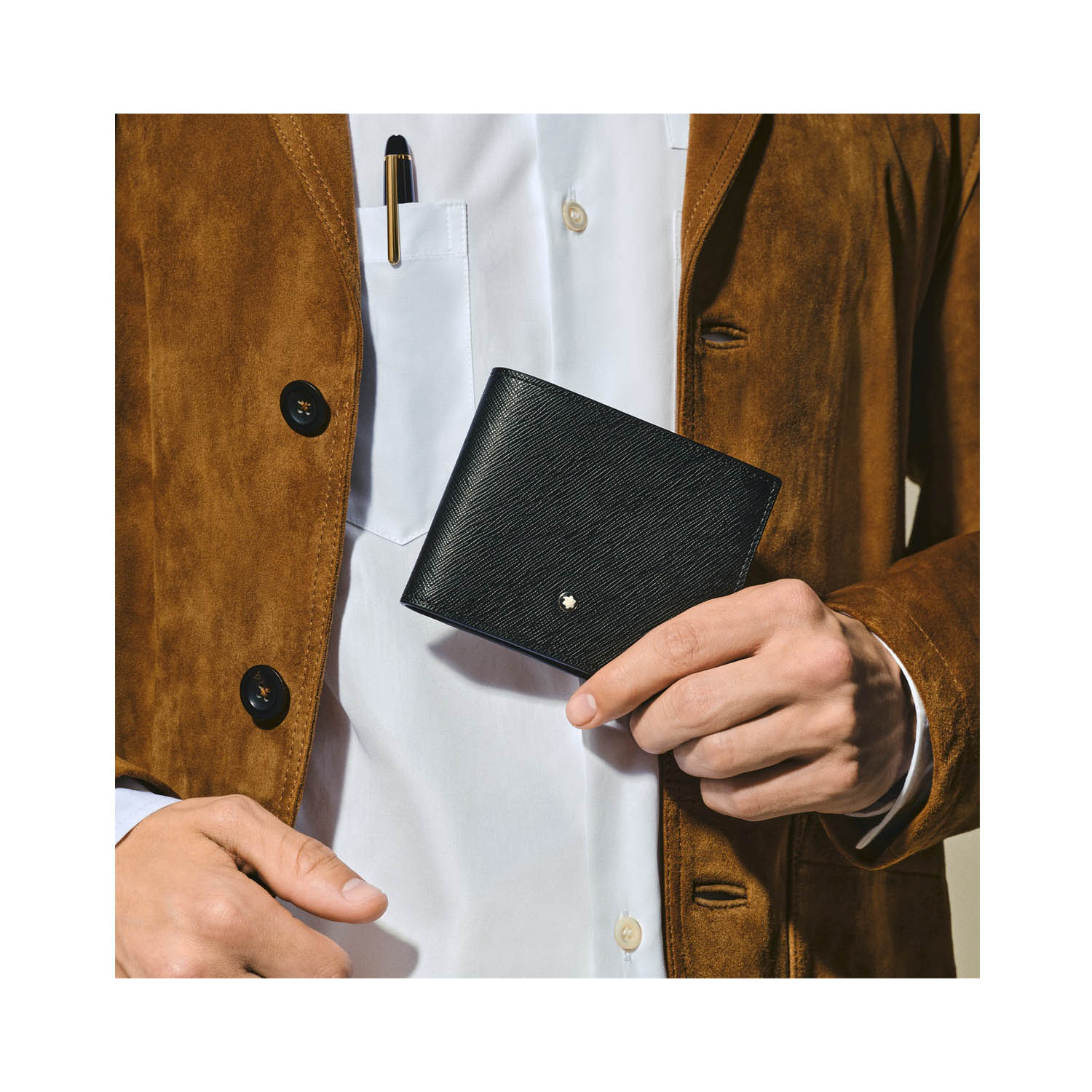 Montblanc, Sartorial Black 6cc Wallet Montblanc, Sartorial wallet crafted in black Saffiano-printed leather with six dedicated credit card slots, two compartments for banknotes and two small additional pockets.