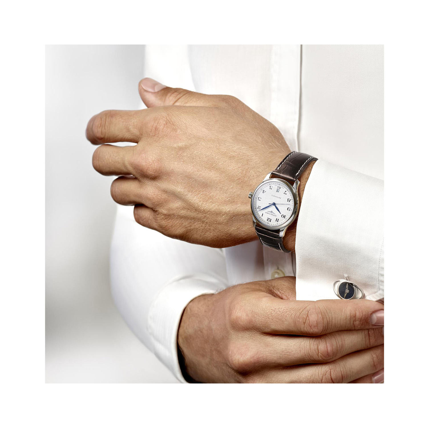 Longines, Master Collection Silver, Automatic Men’s Watch Longines, Master Collection with a 38.5mm stainless steel case and brown leather strap featuring a date function and a silver dial.