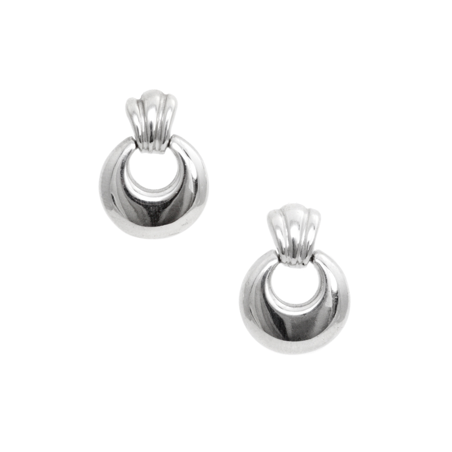 9ct White Gold Circular Stud Earrings A pair of 9ct white gold circular stud earrings, for pierced ears.