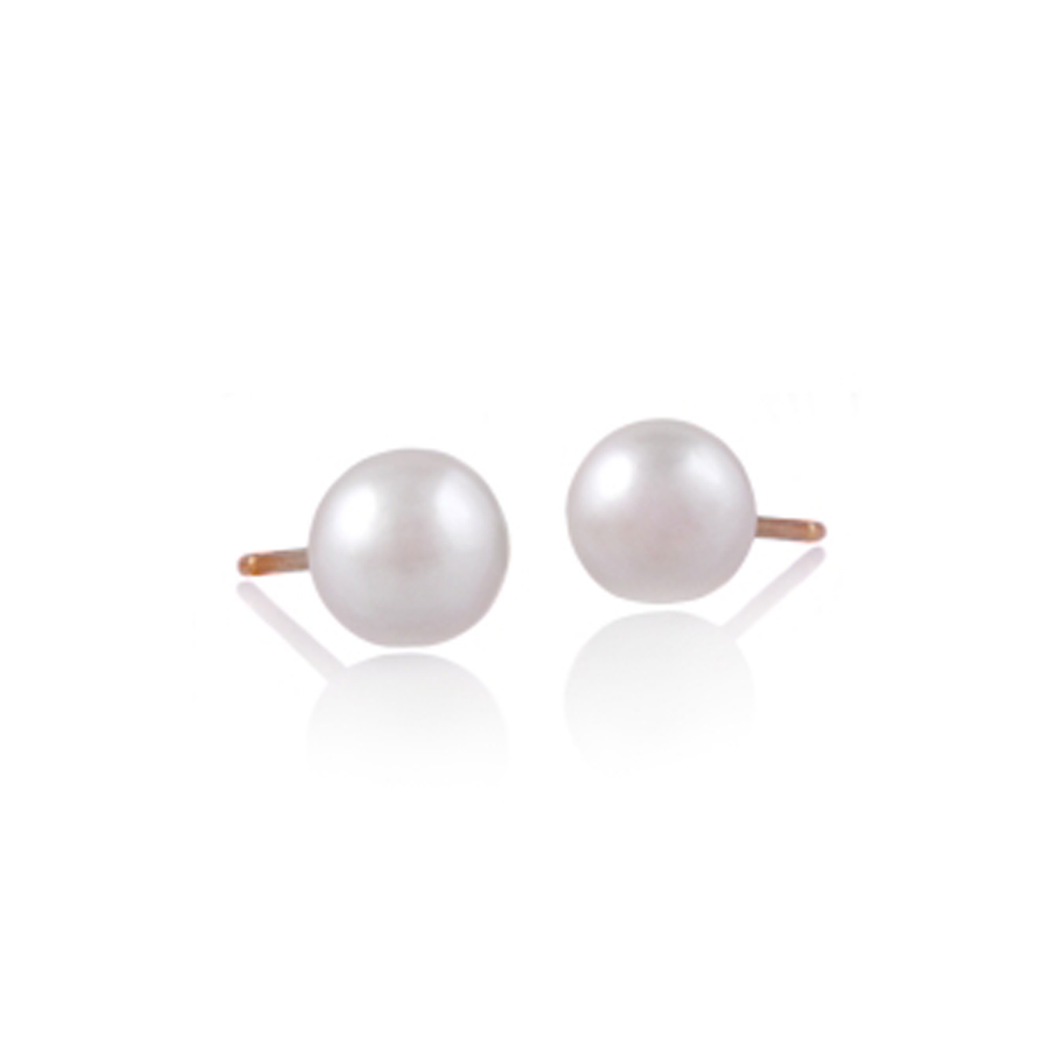 A pair of 9ct yellow gold cultured pearl stud earrings, for pierced ears.