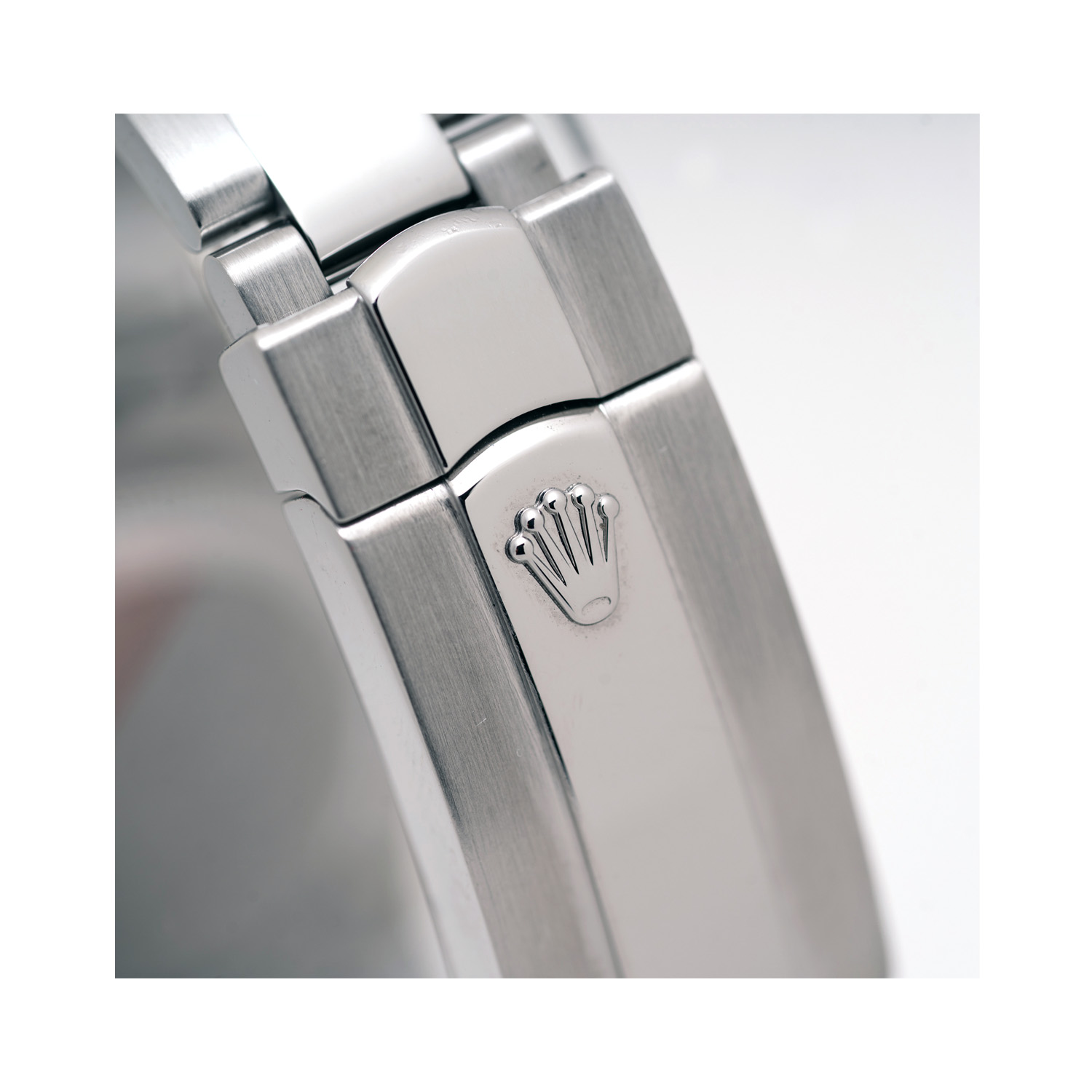 Rolex, Lady-Datejust with a 28mm Oystersteel case and Oyster bracelet featuring a date function and a silver coloured index dial.