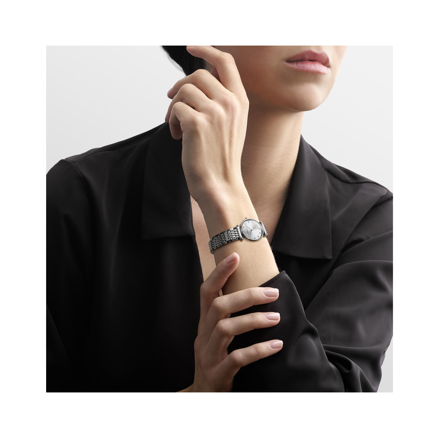 Longines, La Grande Classique with Diamonds, Quartz Women's Watch Longines, La Grande Classique with 24mm stainless steel case and bracelet strap feauring a silver diamond set dial.