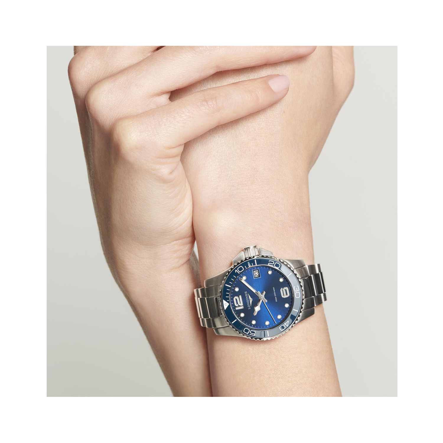 Longines, HydroConquest with a 32mm stainless steel case and a bracelet strap featuring a date function with a sunray blue dial and ceramic bezel.