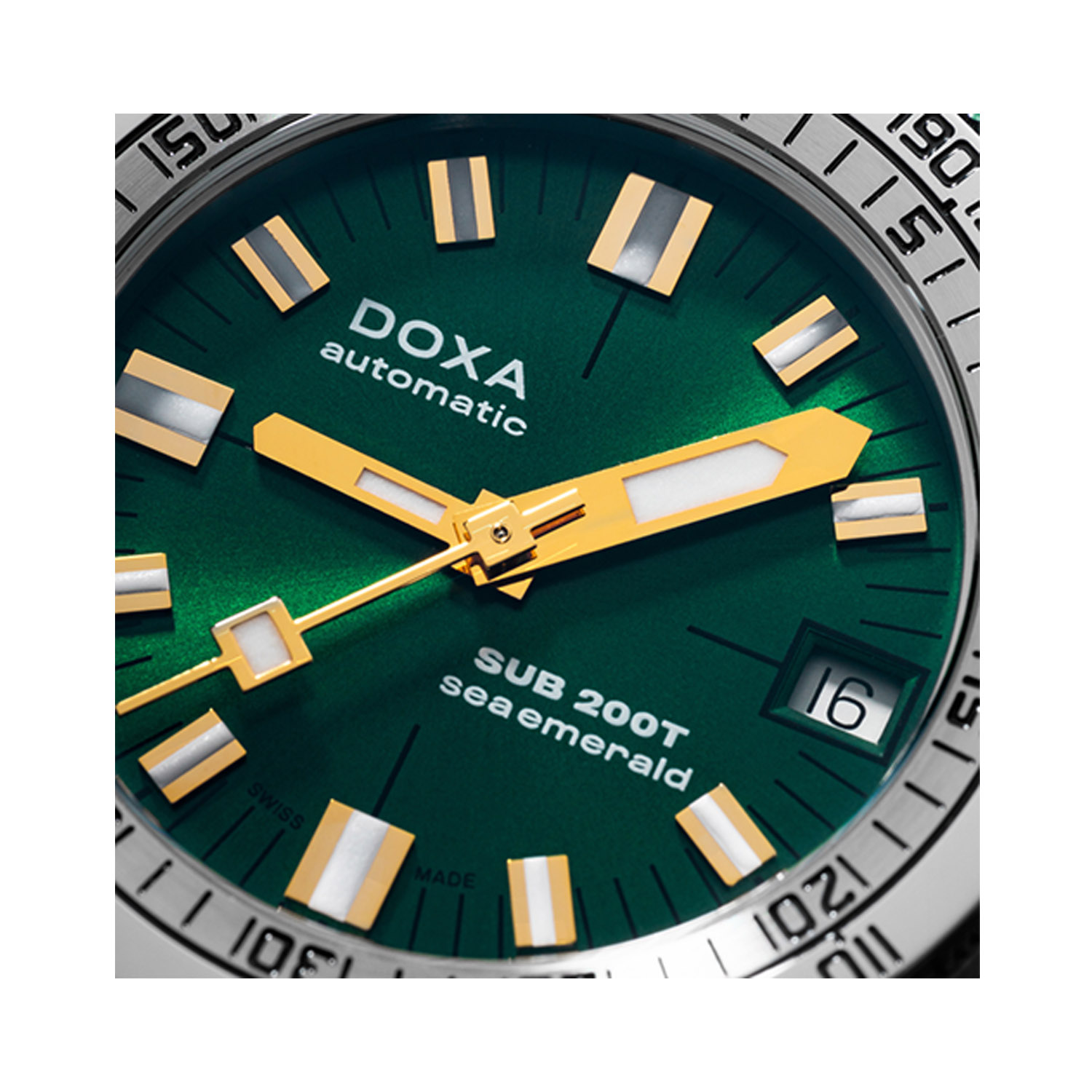 DOXA SUB 200T, Sea Emerald with a 39mm stainless steel case and bracelet strap featuring a date function and a sunray green dial.