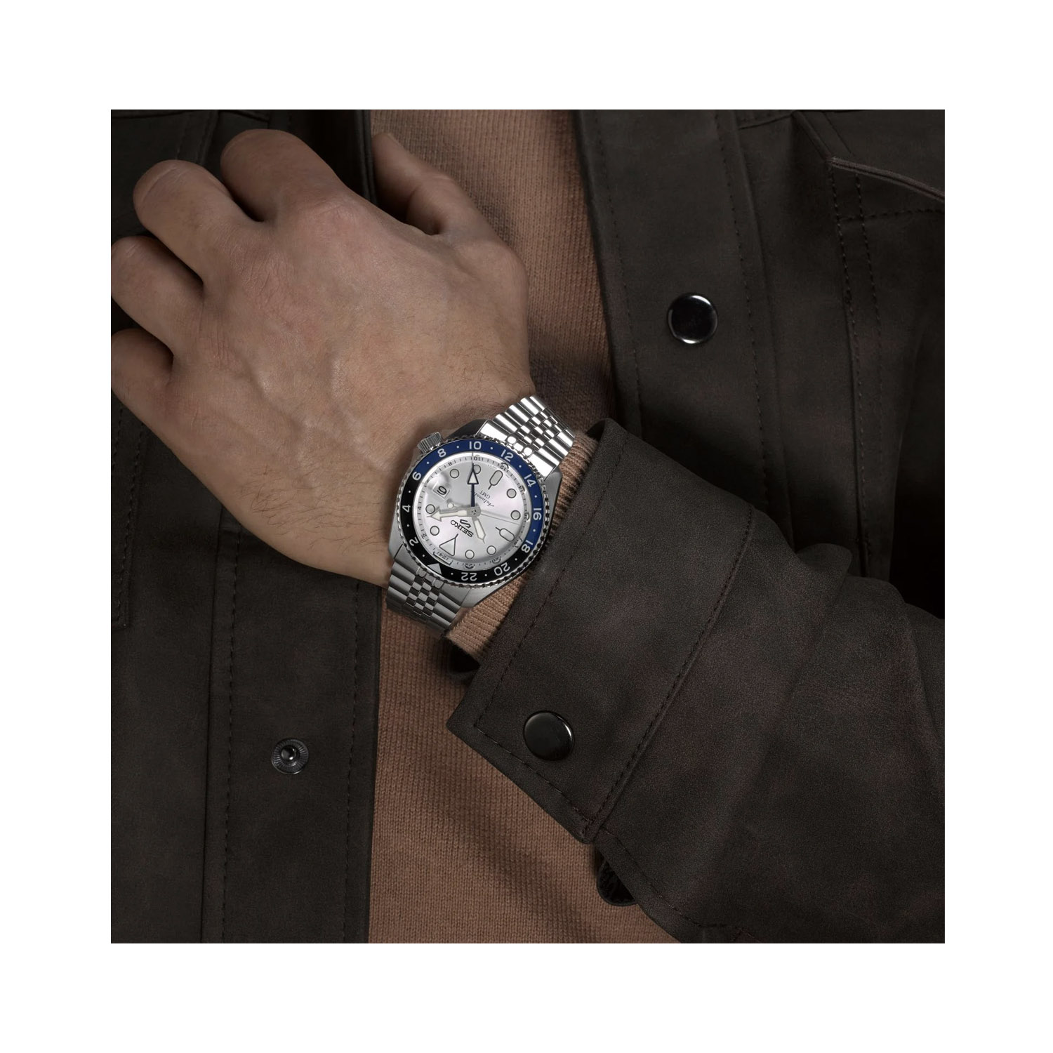 Seiko, 5 Sports SKX GMT Sky Blue Silver Cloud with a 42.5mm stainless steel case and bracelet strap featuring a date function, GMT and a silver coloured dial with a black and blue bezel.