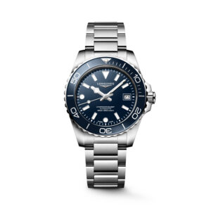 Longines, HydroConquest with a 39mm stainless steel case and bracelet strap featuring a date function and a blue dial and bezel.