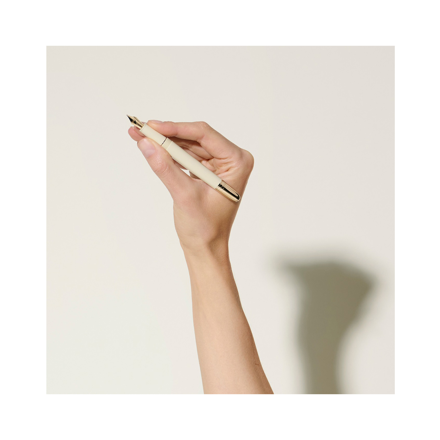 Montblanc, Meisterstück Romeo & Juliet Classique Fountain Pen A Montblanc, Meisterstück Romeo & Juliet Classique Fountain Pen crafted in ivory coloured precious resin with gold coated fittings and a solid gold Au 585 nib.