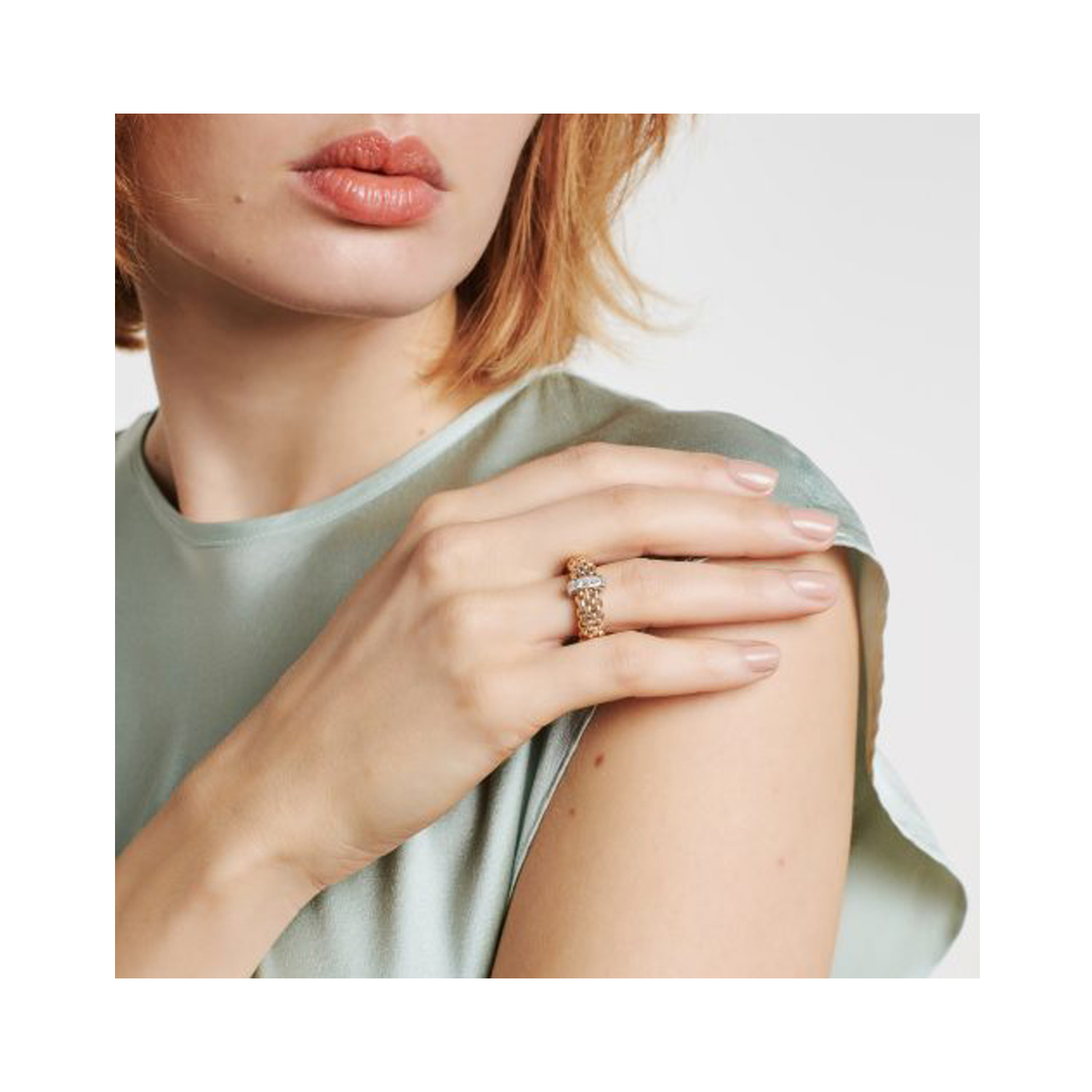 An 18ct yellow gold Flex’It ring set with a single white gold diamond set rondel, belonging to the FOPE Vendôme collection.