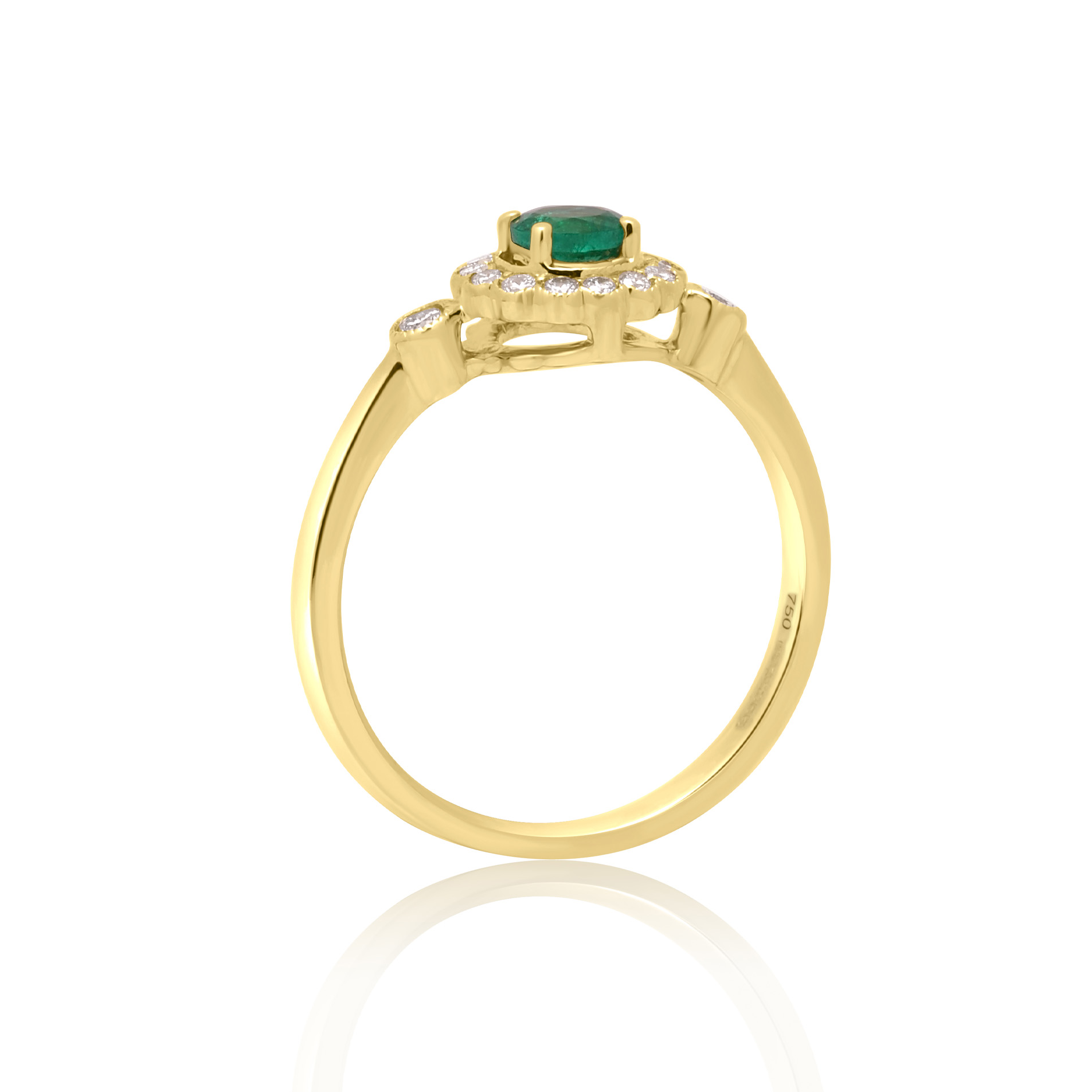An 18ct yellow gold round emerald and diamond millgrain set cluster ring with two diamonds set on each shoulder.