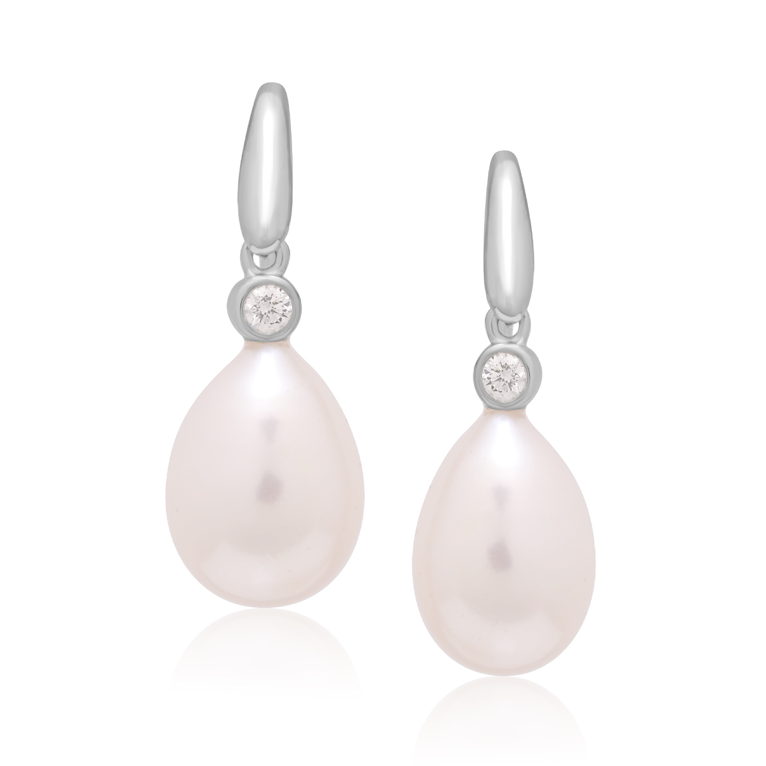 A pair of 9ct white gold freshwater pearl and single stone round brilliant cut diamond drop earrings, with an earhook for pierced ears.
