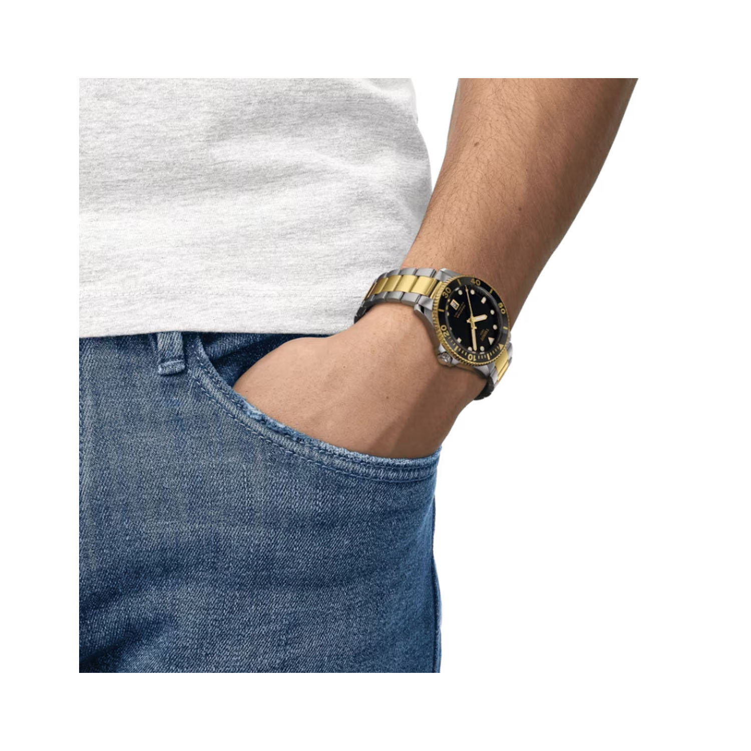 Tissot Seastar 1000 Two-Tone, Quartz Men's Watch Tissot Seastar 1000 with a 40mm stainless steel and gold PVD coated case and bracelet strap featuring a date function and a black dial and ceramic bezel.